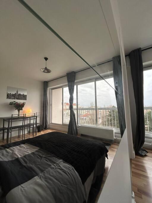 Avec Balcon, Belle Vue * Courbevoie
